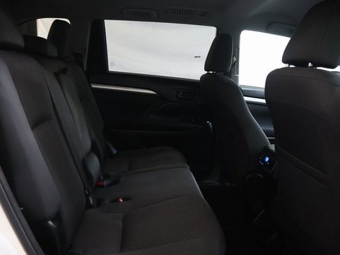 Used 2017 Toyota Highlander LE image 13