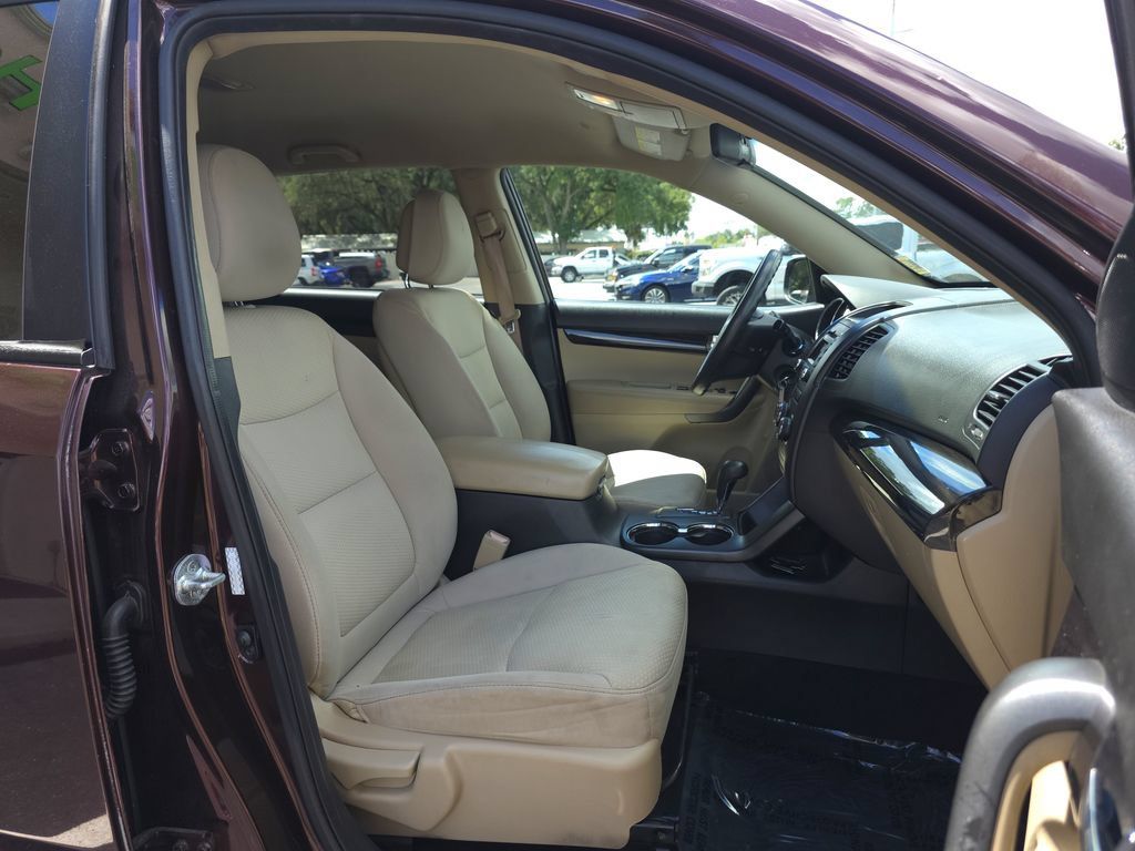 Used 2011 Kia Sorento 2WD image 16