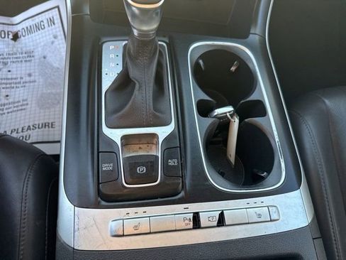 Used 2024 Kia Carnival LX image 30