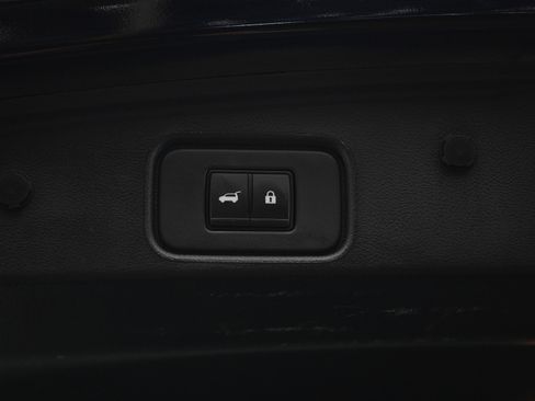 Used 2025 Nissan Pathfinder SV AWD/4WD image 19