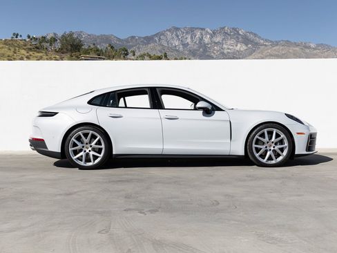 Certified 2025 Porsche Panamera image 8