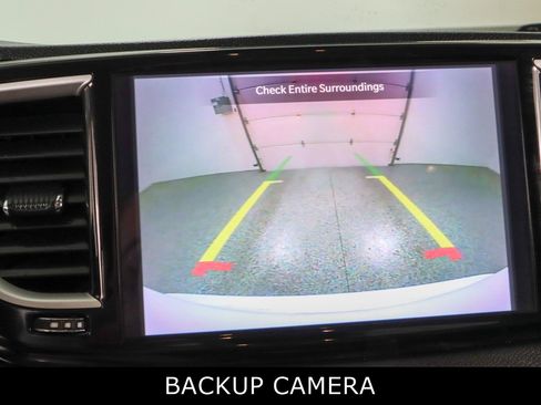 Used 2023 Chrysler Pacifica Touring-L FWD image 18