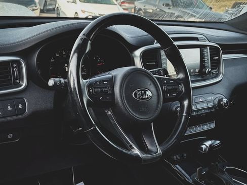 Used 2016 Kia Sorento SX w/ SXL Technology Package FWD image 2