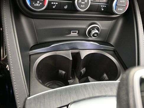 Used 2023 Alfa Romeo Stelvio Sprint image 27