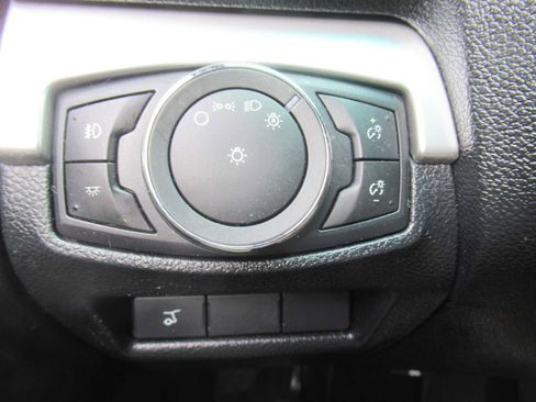 Used 2016 Ford Explorer XLT w/ Equipment Group 202A image 28