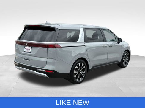Used 2024 Kia Carnival EX FWD image 11