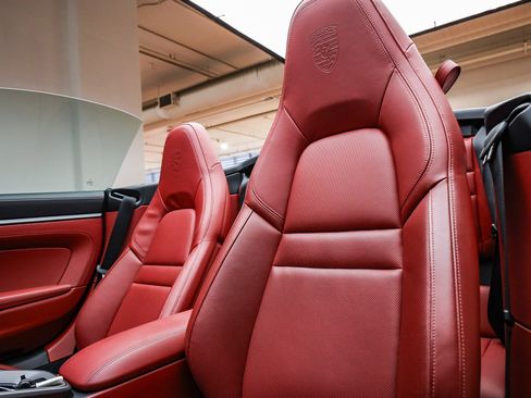 Used 2023 Porsche 911 Carrera image 5