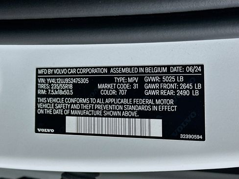 Used 2025 Volvo XC40 B5 Core image 12