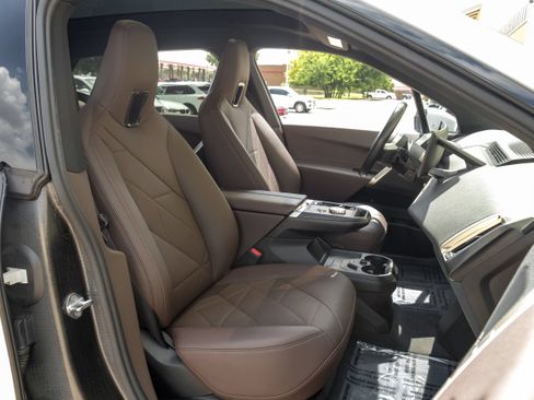 Used 2022 BMW iX xDrive50 w/ Sport Package AWD/4WD image 36