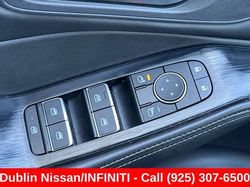 Used 2024 Nissan Rogue SL AWD/4WD image 13
