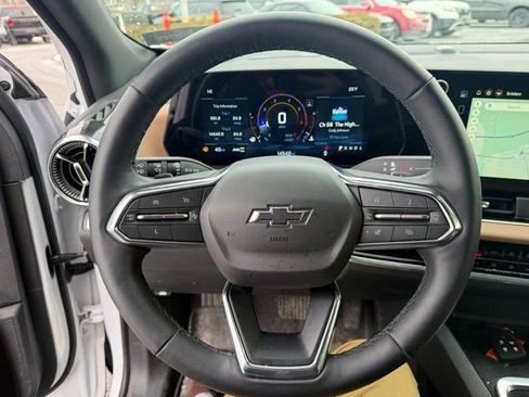 Used 2025 Chevrolet Equinox ACTIV image 15