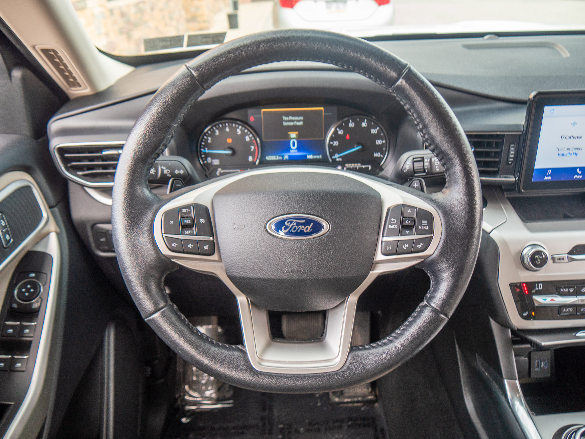 Used 2020 Ford Explorer XLT w/ Equipment Group 202A AWD/4WD image 23