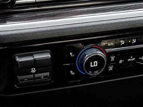 Used 2022 Chevrolet Silverado 1500 LT w/ Z71 Off-Road Package image 20