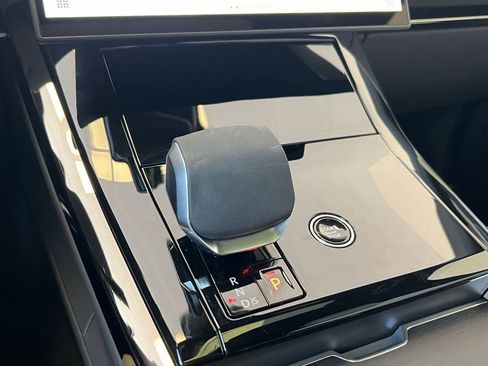 Used 2025 Land Rover Range Rover Sport Dynamic SE AWD/4WD image 17