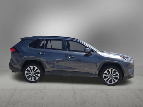 Used 2020 Toyota RAV4 XLE Premium FWD image 7