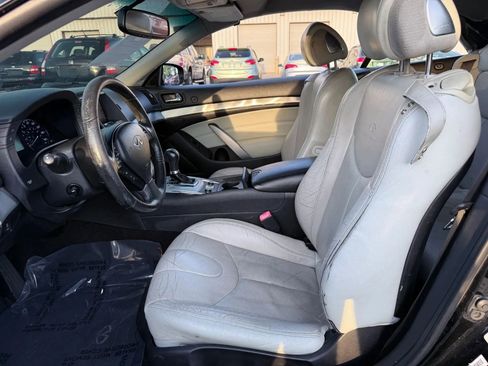 Used 2010 INFINITI G37 Convertible w/ Premium Pkg RWD image 2