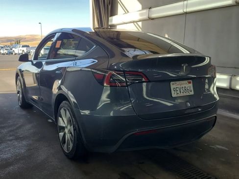 Used 2023 Tesla Model Y Long Range AWD/4WD image 4