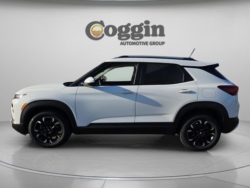 Used 2023 Chevrolet TrailBlazer LT image 2