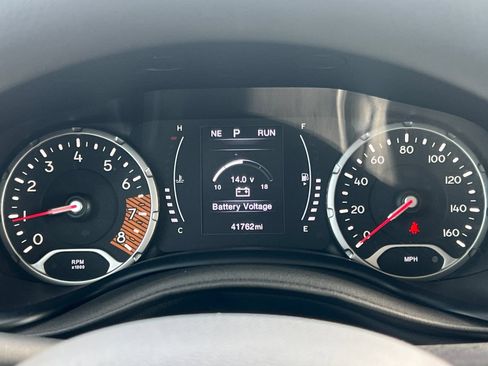 Used 2023 Jeep Renegade Latitude AWD/4WD image 34