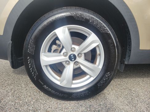 Used 2021 Kia Sorento LX FWD image 9