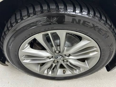 Used 2017 Toyota Camry SE FWD image 9