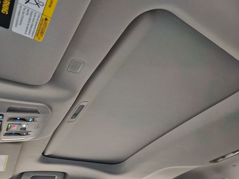 Used 2022 Toyota Highlander XLE image 47