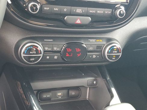 Used 2022 Kia Soul EX FWD image 19