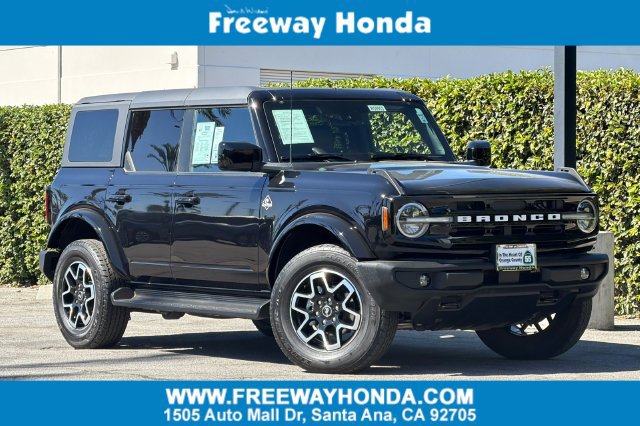 Used 2025 Ford Bronco Outer Banks AWD/4WD image 1