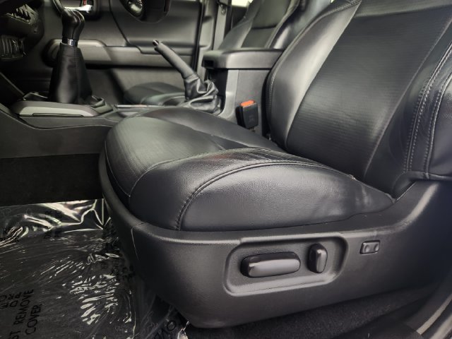 Used 2022 Toyota Tacoma TRD Off-Road w/ TRD Premium Off Road Package AWD/4WD image 12