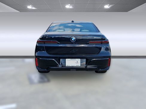 New 2026 BMW 750e xDrive image 9