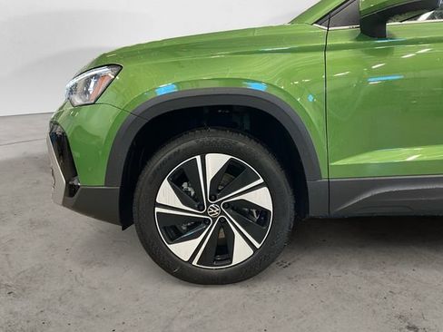 New 2026 Volkswagen Taos SE image 14
