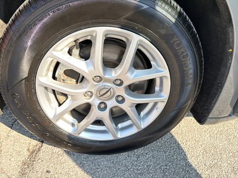 Used 2023 Chrysler Pacifica Touring-L image 29