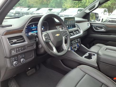 Used 2023 Chevrolet Suburban Premier AWD/4WD image 12