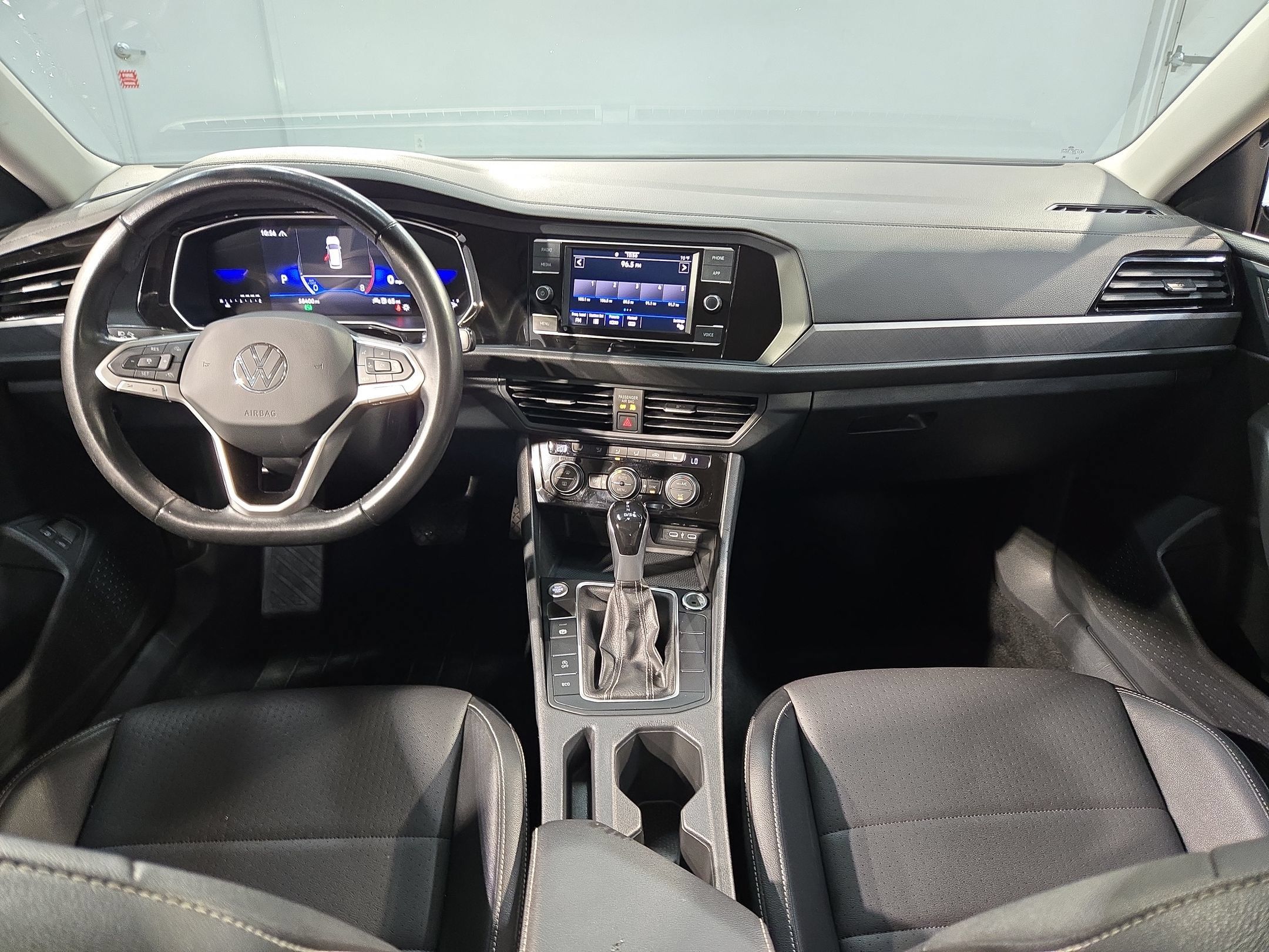 Used 2024 Volkswagen Jetta SE FWD image 10