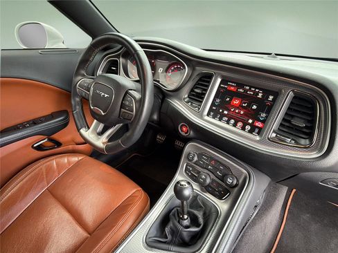 Used 2015 Dodge Challenger SRT Hellcat RWD image 15