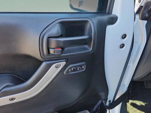 Used 2017 Jeep Wrangler Unlimited Sahara w/ Max Tow Package image 28