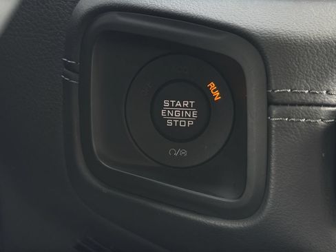 Used 2026 Jeep Wrangler Unlimited Sahara AWD/4WD image 17