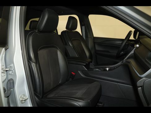 Used 2024 Jeep Grand Cherokee Altitude AWD/4WD image 27