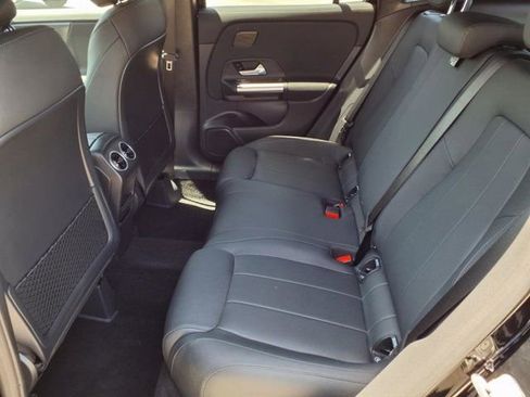 Used 2025 Mercedes-Benz GLA 250 image 17