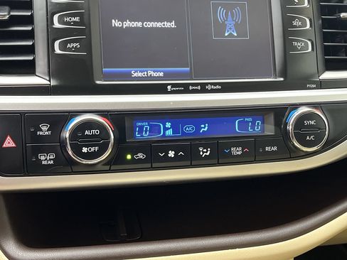 Used 2016 Toyota Highlander Plus AWD/4WD image 20