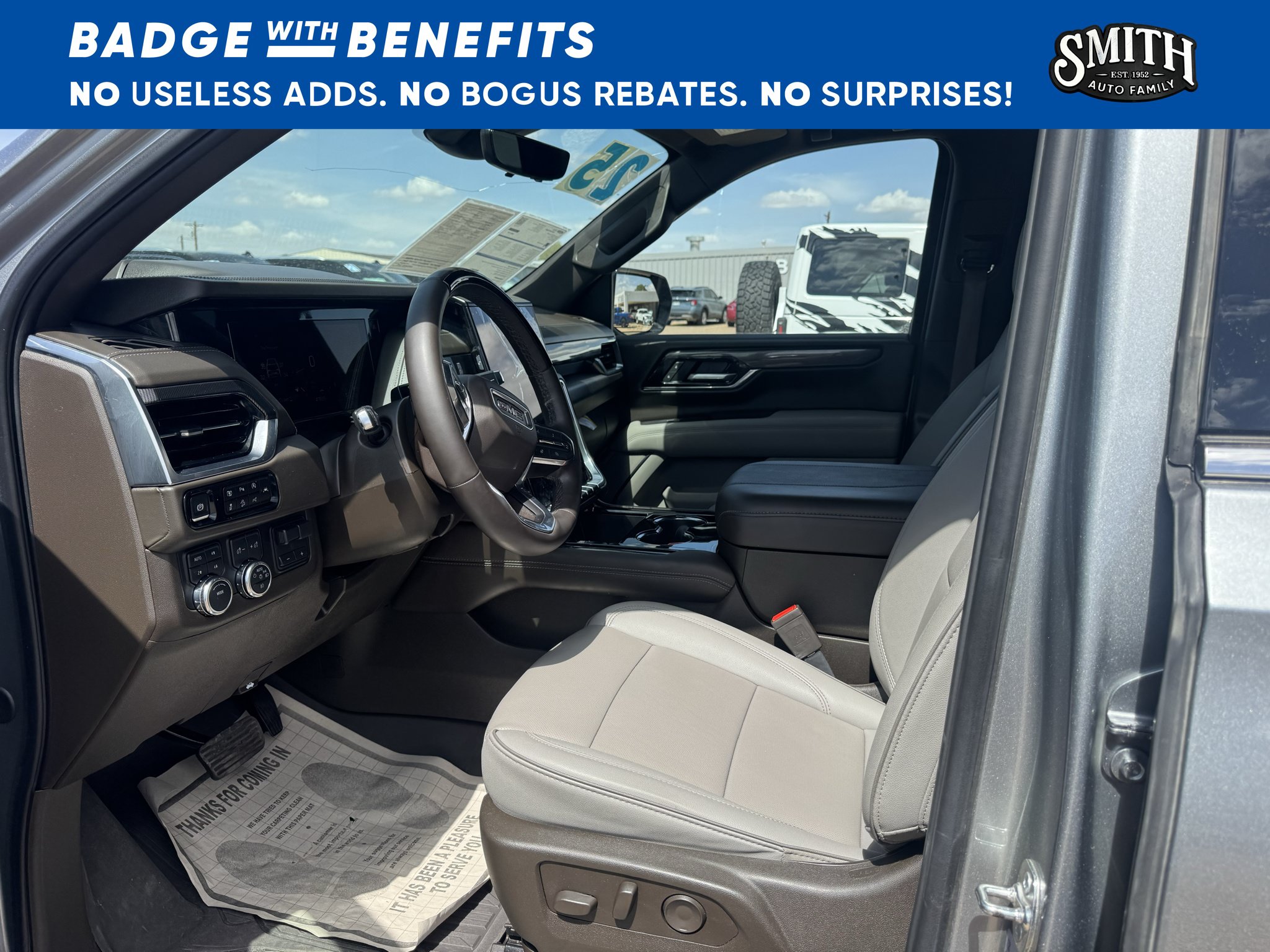 Used 2025 GMC Yukon Elevation w/ Elevation Premium Package AWD/4WD image 12