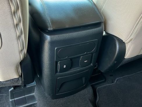 Certified 2023 Ford Explorer XLT RWD image 11