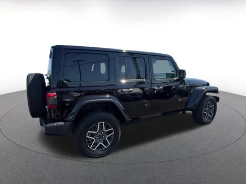 Used 2025 Jeep Wrangler Unlimited Sahara AWD/4WD image 12