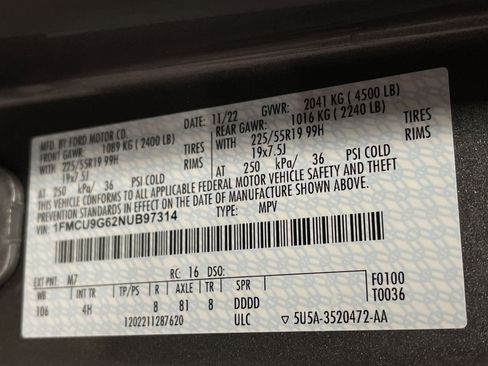 Used 2022 Ford Escape SE w/ SE Sport Appearance Package image 27