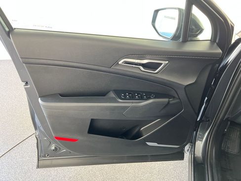 Used 2023 Kia Sportage LX image 12