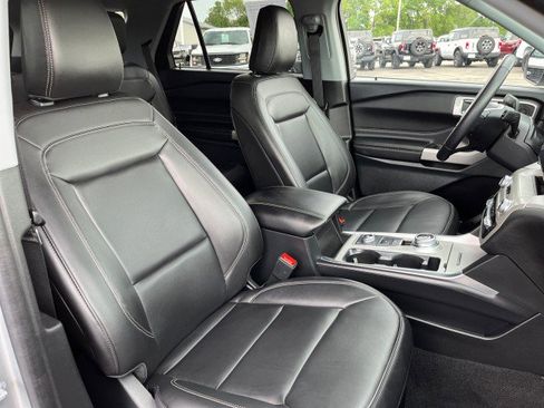 Used 2023 Ford Explorer XLT w/ Equipment Group 202A image 21