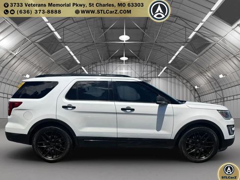 Used 2017 Ford Explorer Sport w/ Equipment Group 401A AWD/4WD image 2