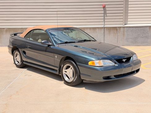 Used 1998 Ford Mustang Convertible RWD image 1