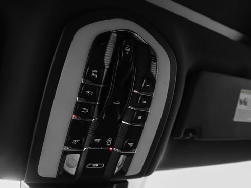 Certified 2021 Porsche Macan AWD/4WD image 35