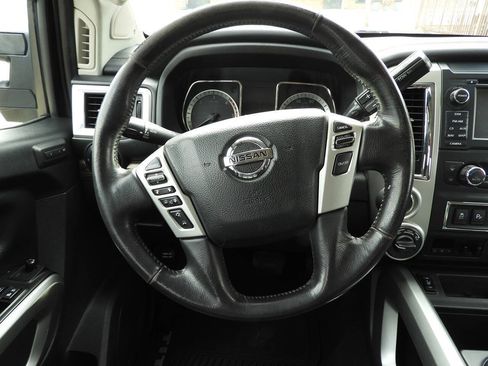 Used 2018 Nissan Titan SL w/ Chrome Package AWD/4WD image 20